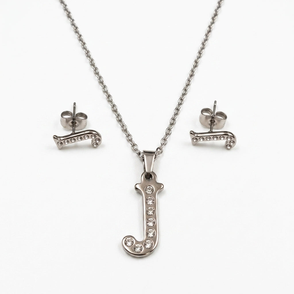 Jewelry set (pendant necklace and stud earrings) — Clean Studio | Generated by Modelize