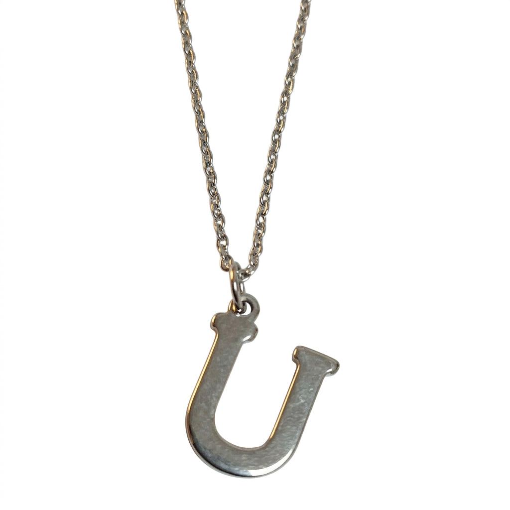 Pendant Necklace — Clean Studio | Generated by Modelize