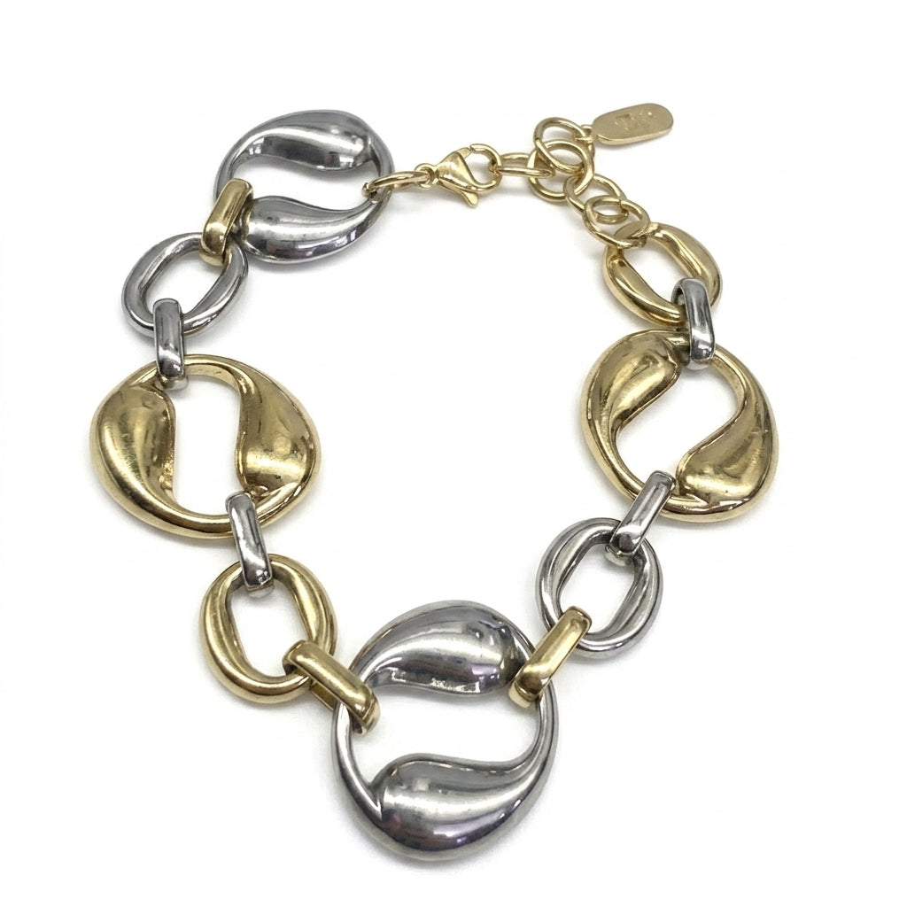 Bracelet — Clean Studio | Generated by Modelize