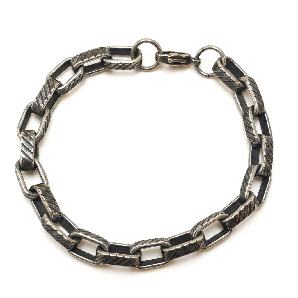 Link Bracelet — Clean Studio | Generated by Modelize