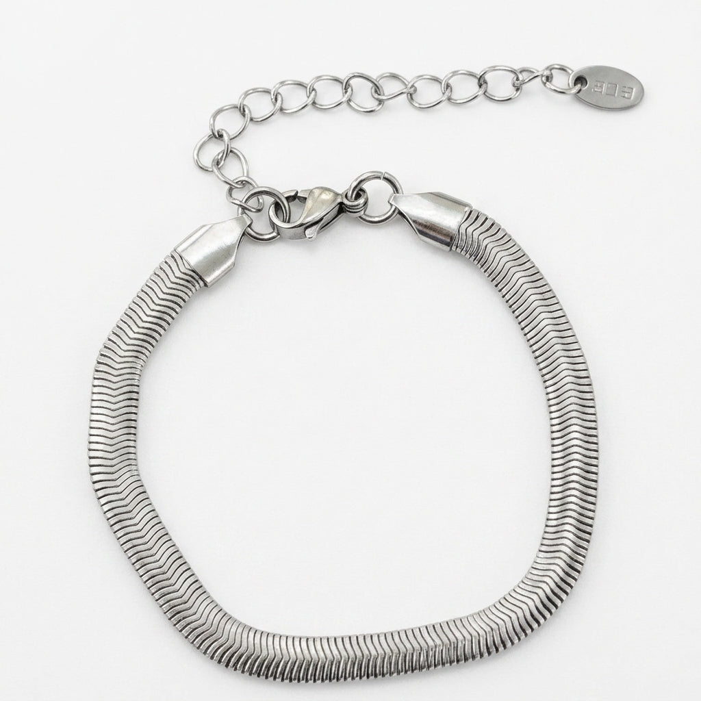 Bracelet — Clean Studio | Generated by Modelize