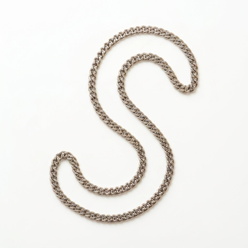Curb chain necklace — Clean Studio | Generated by Modelize