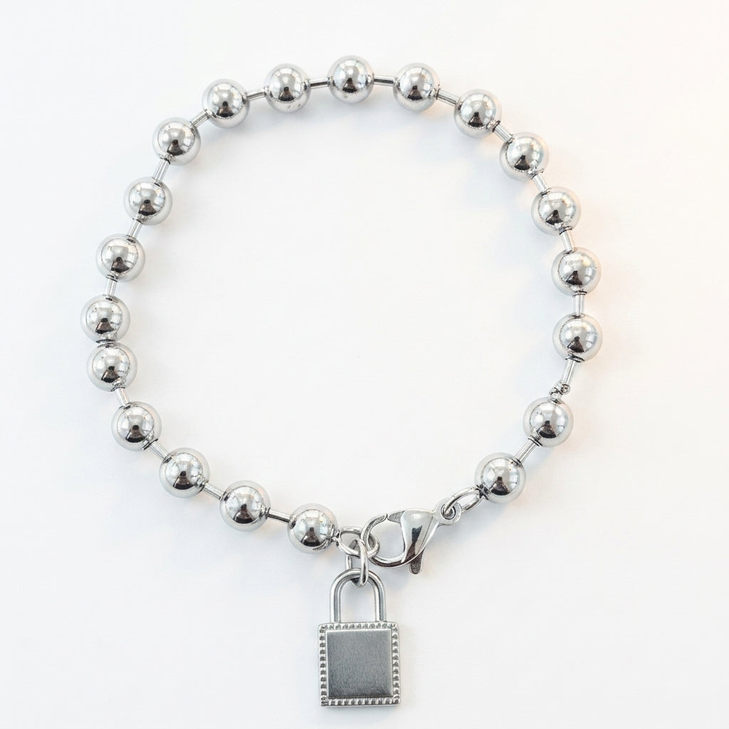 Bracelet — Clean Studio | Generated by Modelize