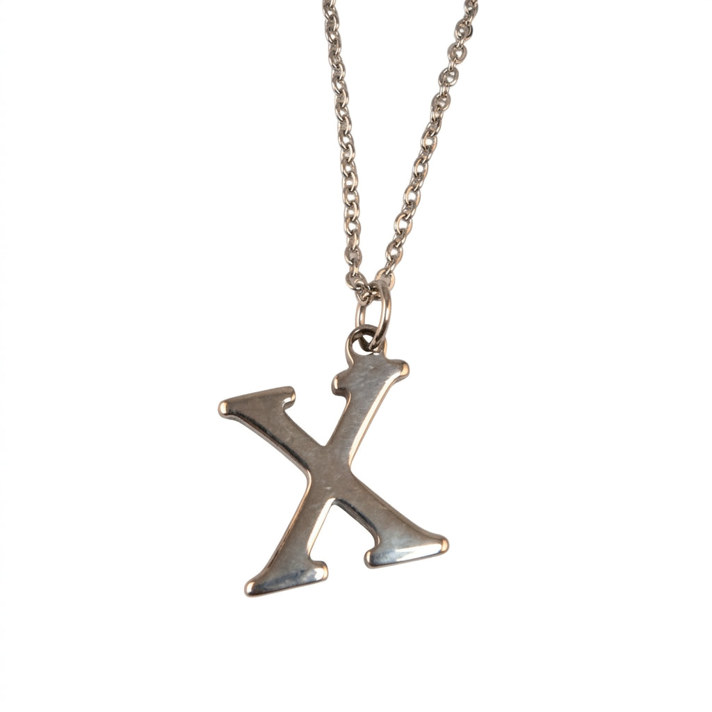 Pendant Necklace — Clean Studio | Generated by Modelize