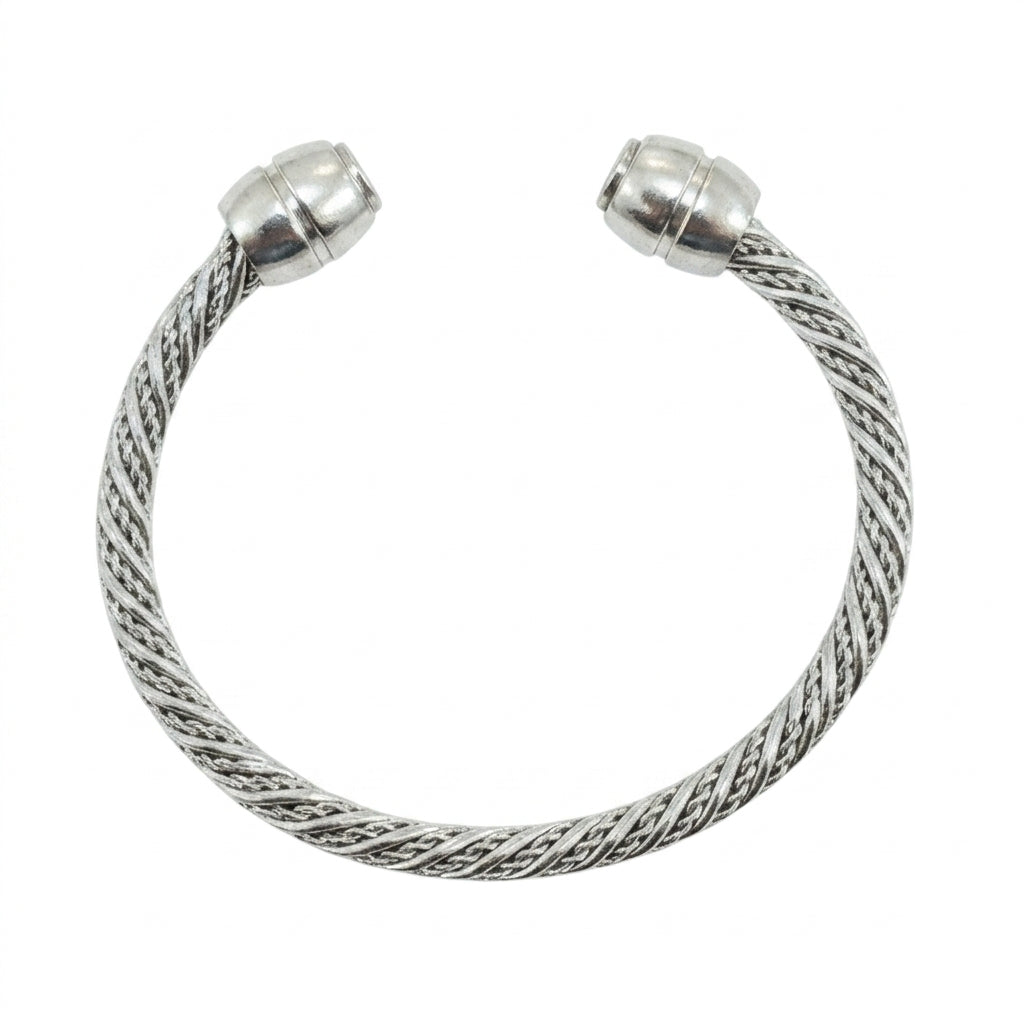 Bangle Bracelet — Clean Studio | Generated by Modelize