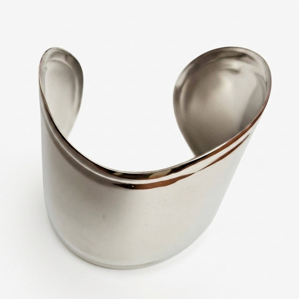 Cuff Bangle Bracelet — Clean Studio | Generated by Modelize